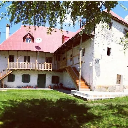 Guest house Bujtina Tradicionale *